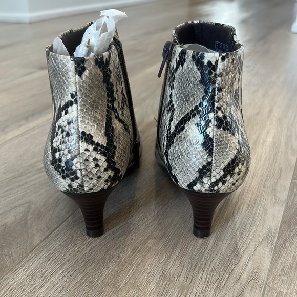 Clarks Linvale Judith ankle boot - Picture 2 of 6